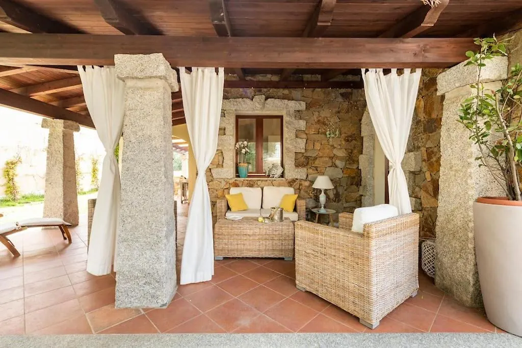 Prestigiosa Villa A Chia - Parcheggio Riservato