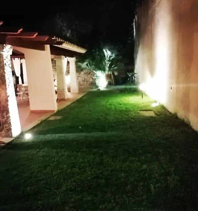 Prestigiosa Villa A Chia - Parcheggio Riservato イタリア