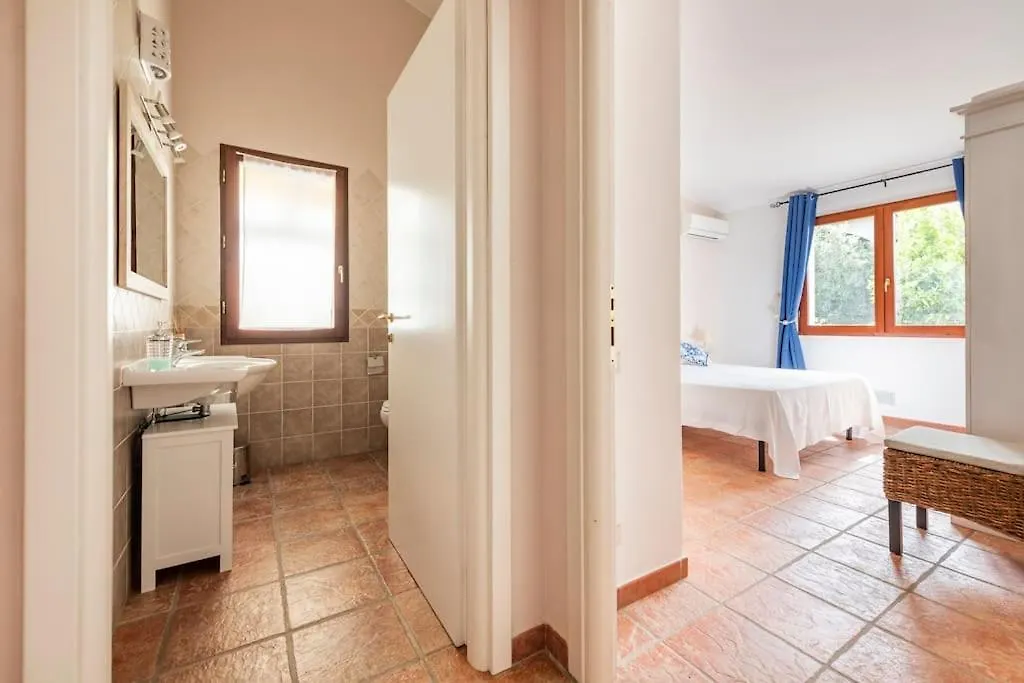 Prestigiosa Villa A Chia - Parcheggio Riservato イタリア